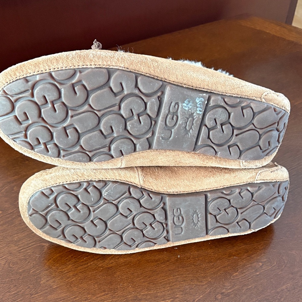 UGG Women's Tan Suede Moccasins - Picture 6 of 8